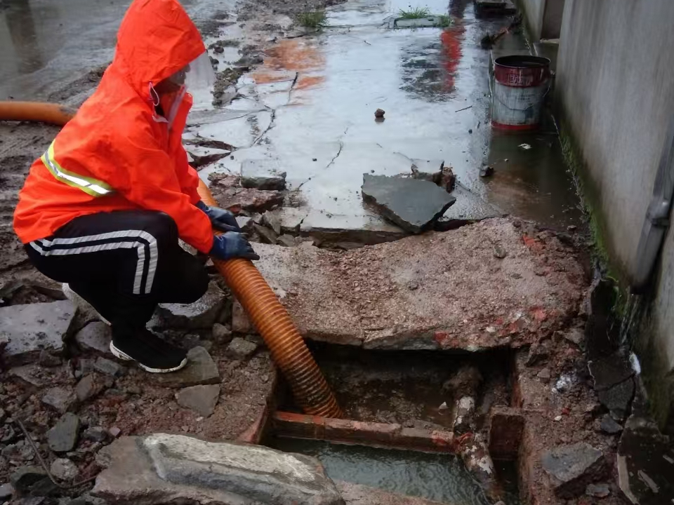 冠县专业清理污水池 炜誉市政以规范流程守护城市 “肠道”